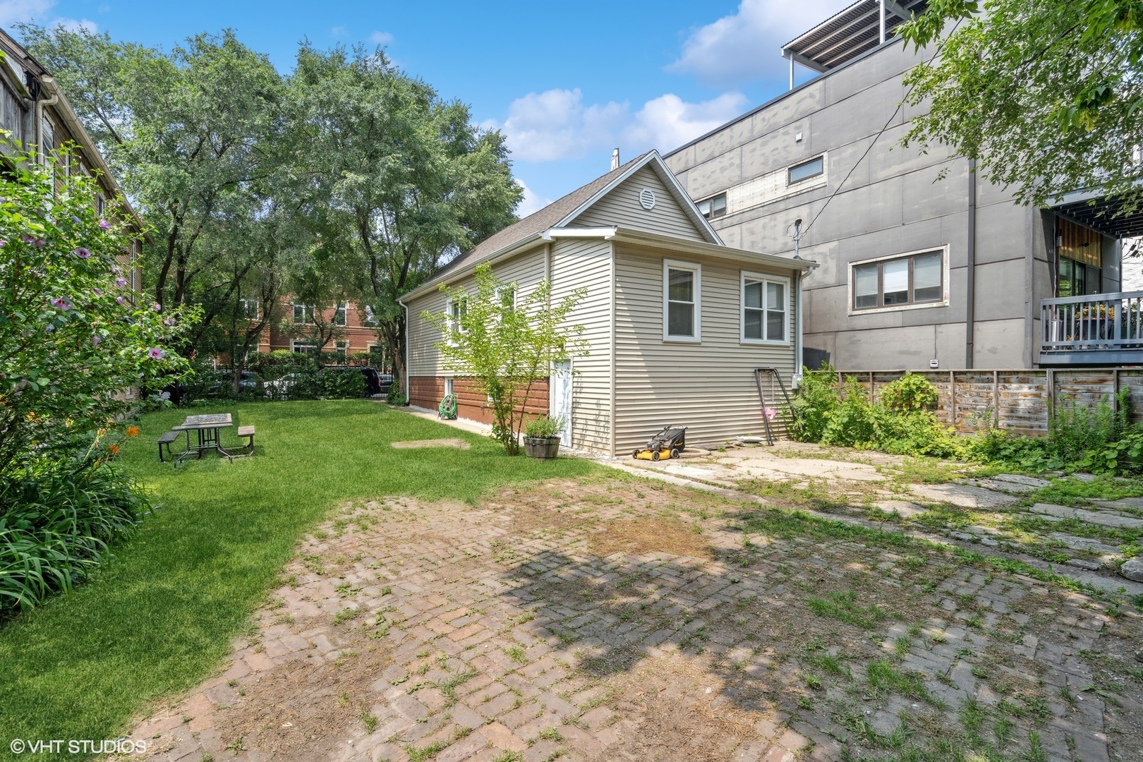 2759-2761 W Francis Place