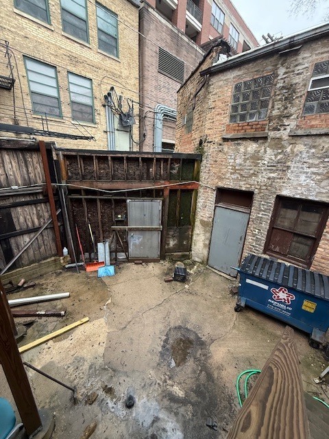 1015 W Belmont Avenue