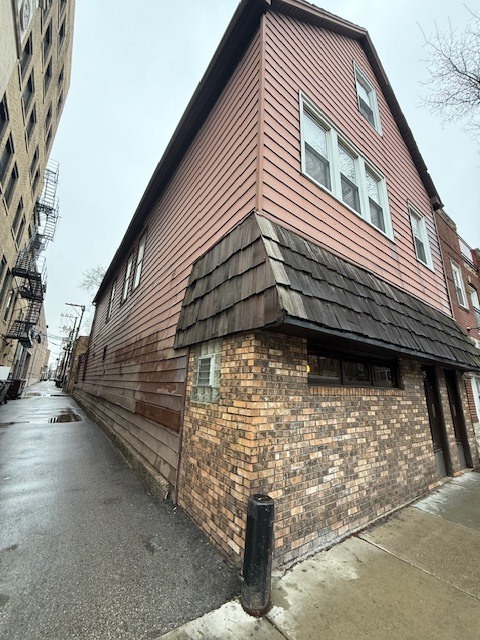 1015 W Belmont Avenue