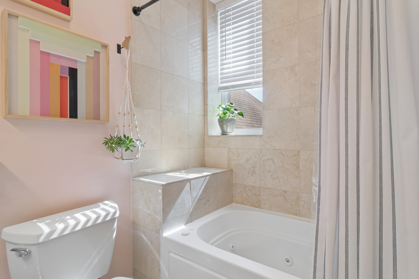 1443 W Victoria Street Unit: 2F