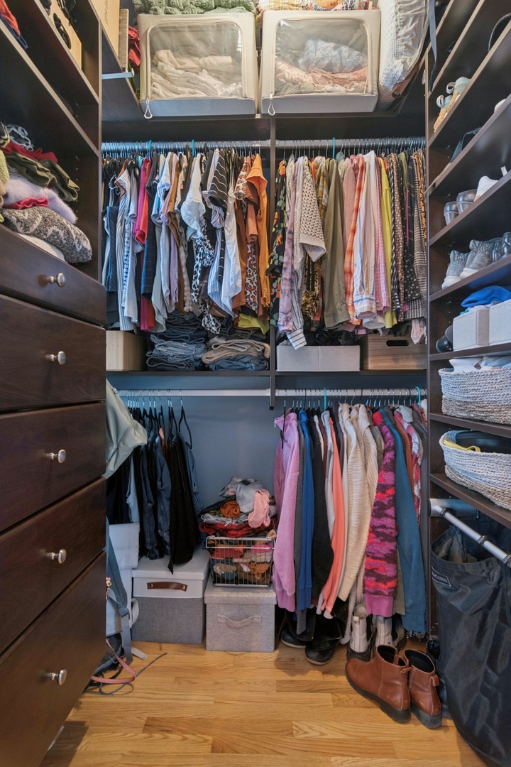 1443 W Victoria Street Unit: 2F