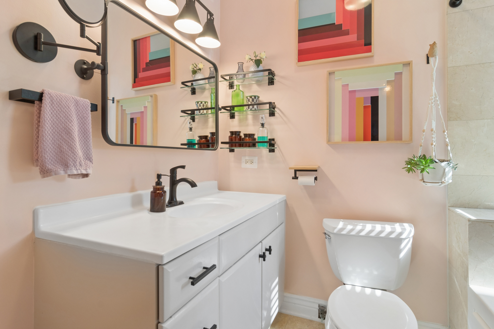 1443 W Victoria Street Unit: 2F