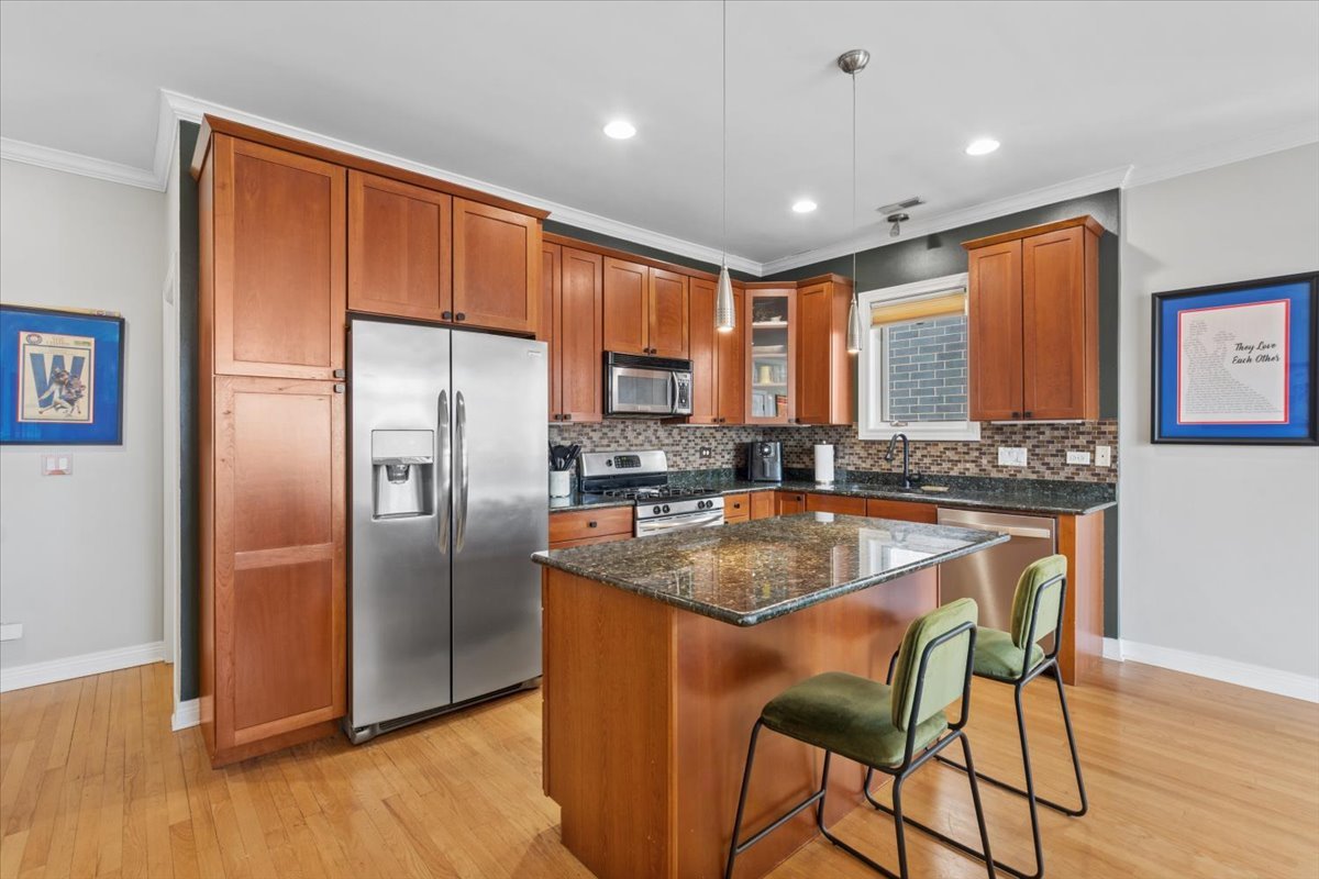 2816 N Rockwell Street Unit: 3N