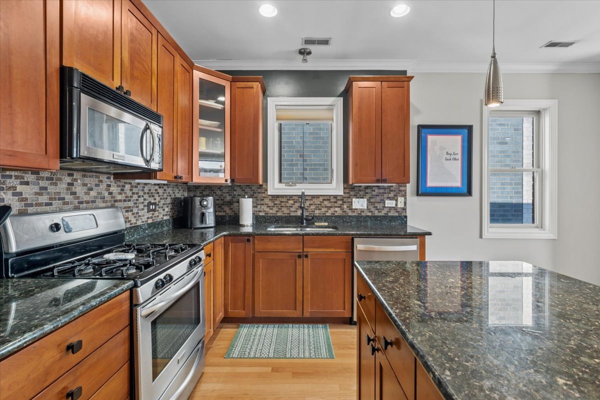 2816 N Rockwell Street Unit: 3N