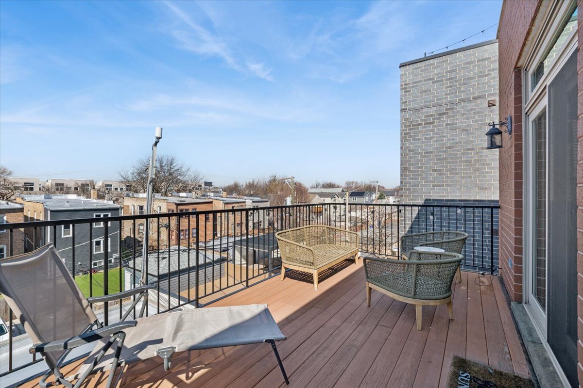2816 N Rockwell Street Unit: 3N