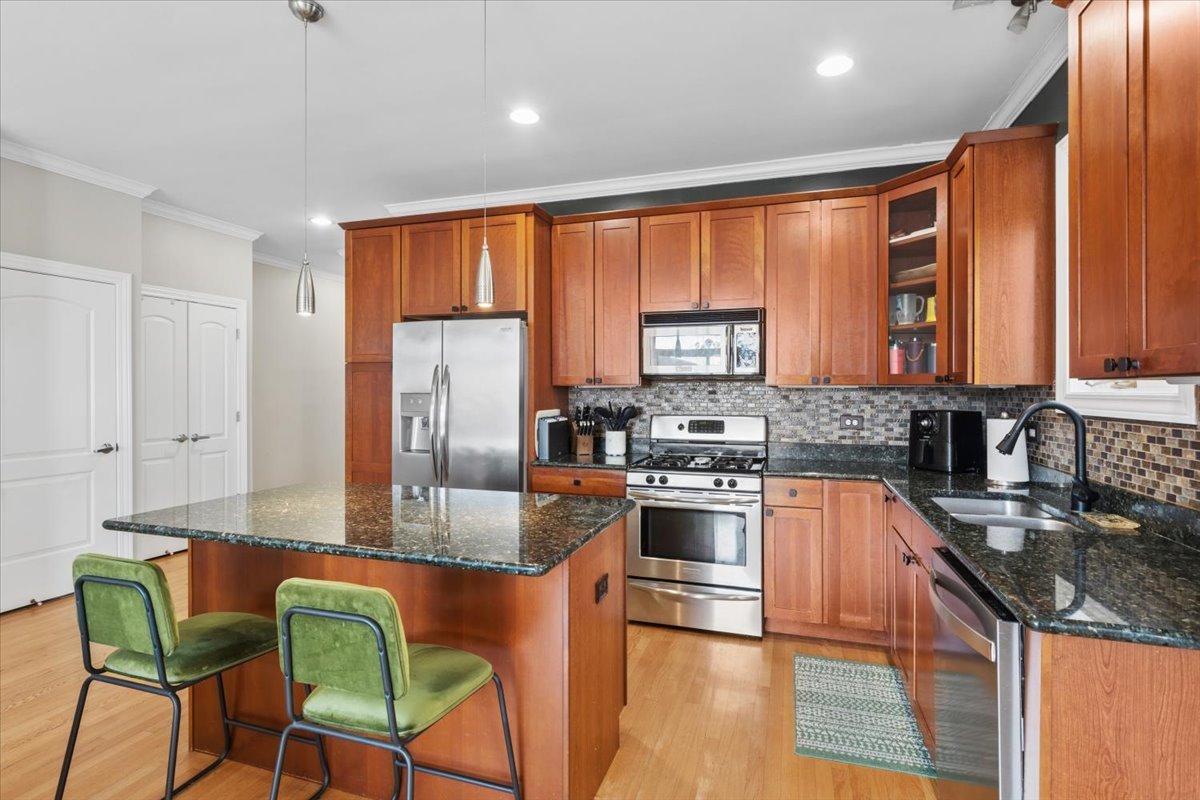 2816 N Rockwell Street Unit: 3N