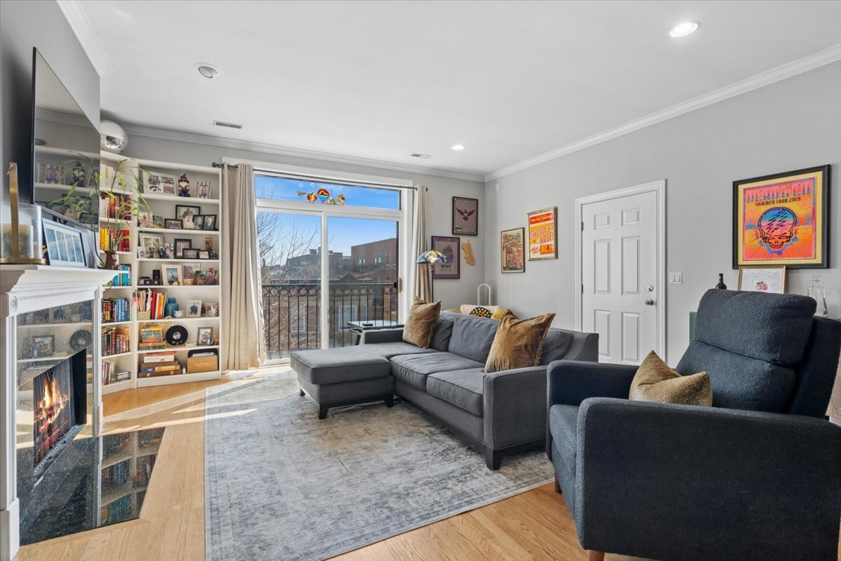 2816 N Rockwell Street Unit: 3N