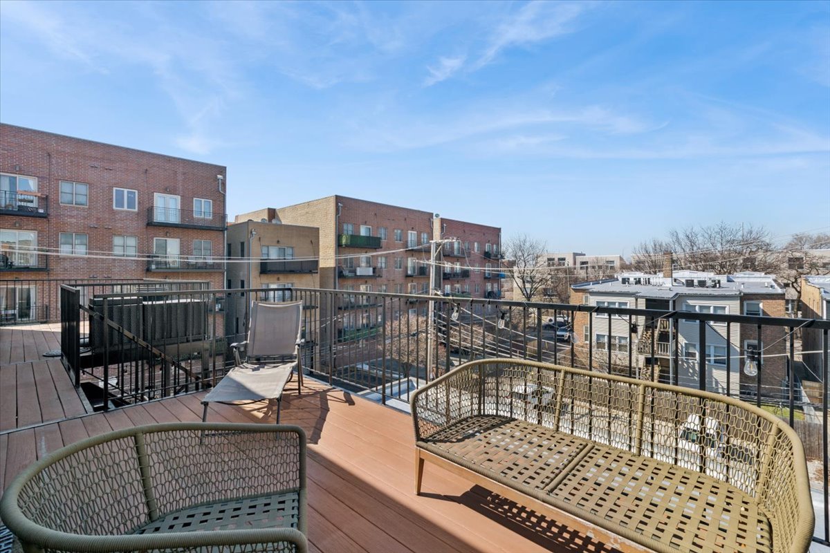 2816 N Rockwell Street Unit: 3N