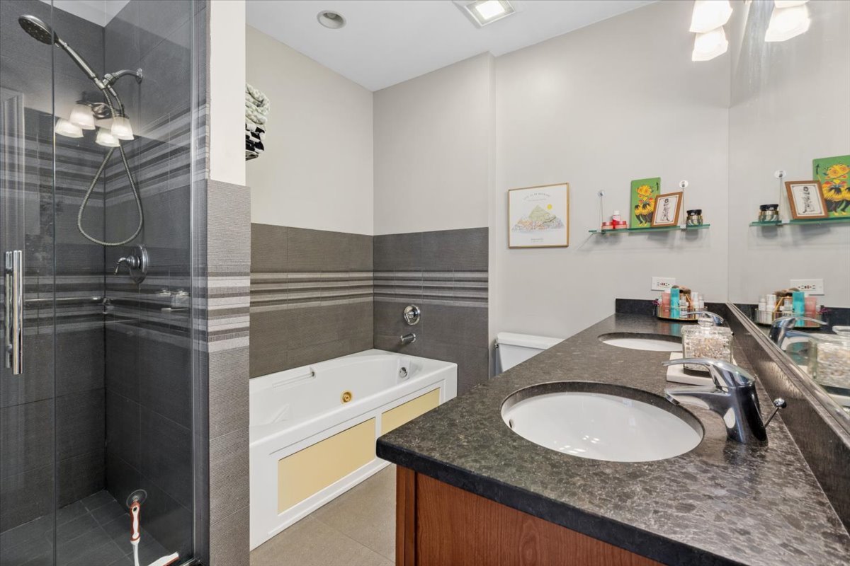 2816 N Rockwell Street Unit: 3N