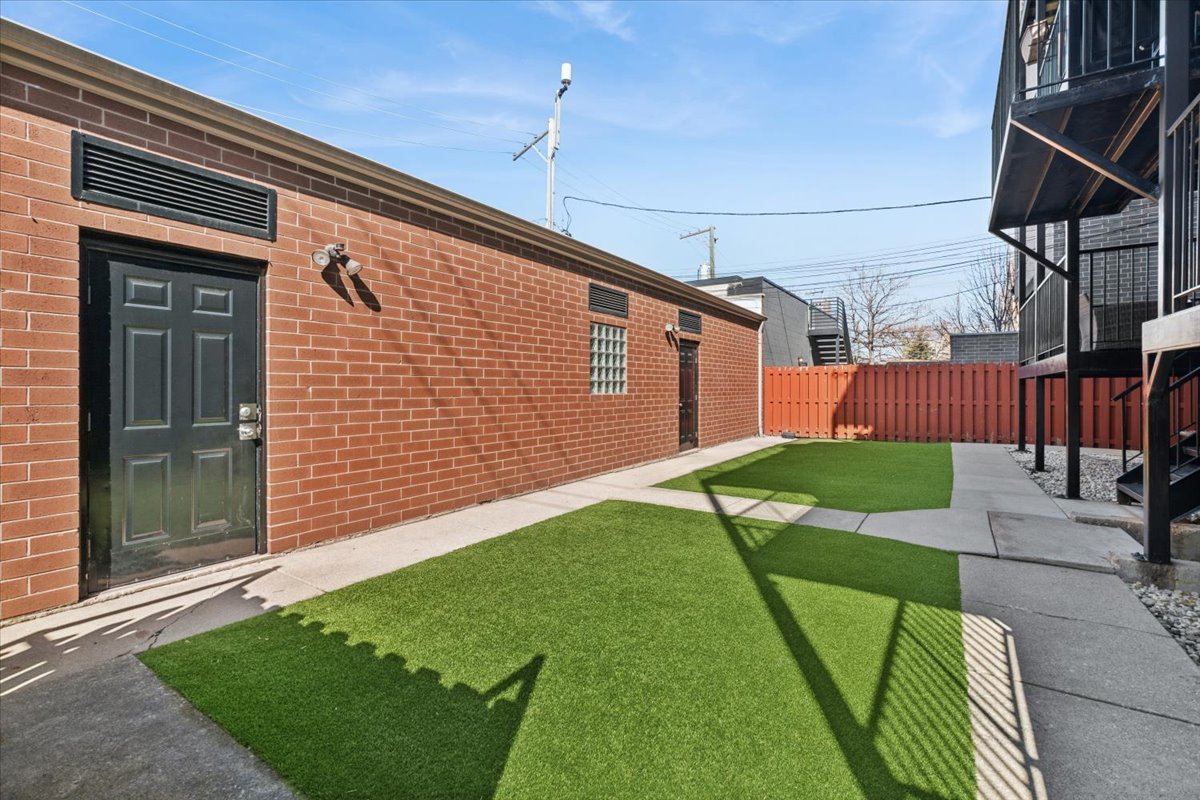 2816 N Rockwell Street Unit: 3N