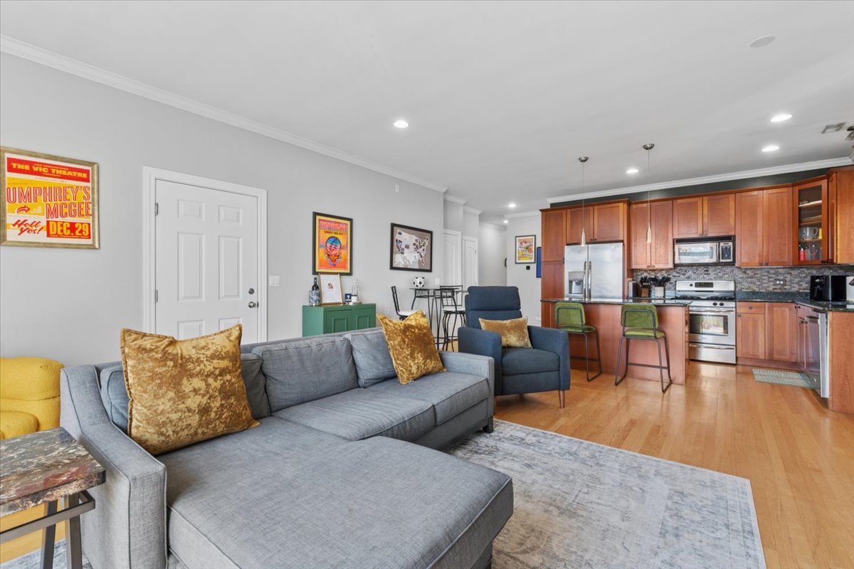 2816 N Rockwell Street Unit: 3N