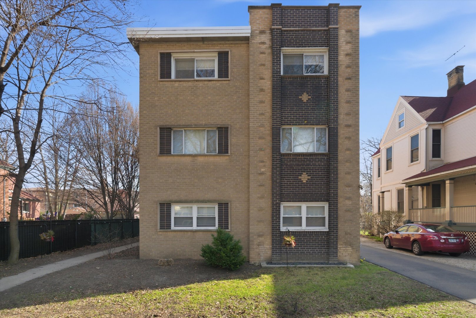 1331 W Chase Avenue Unit: 3A