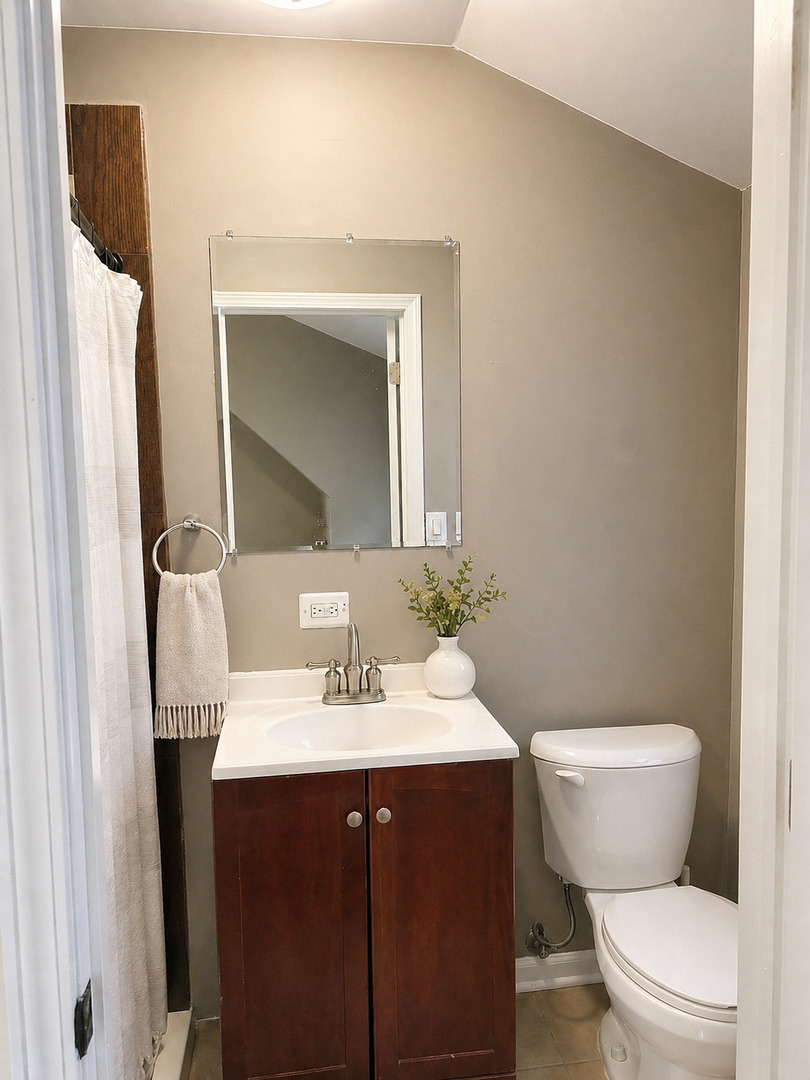 2835 N Ridgeway Avenue Unit: 2