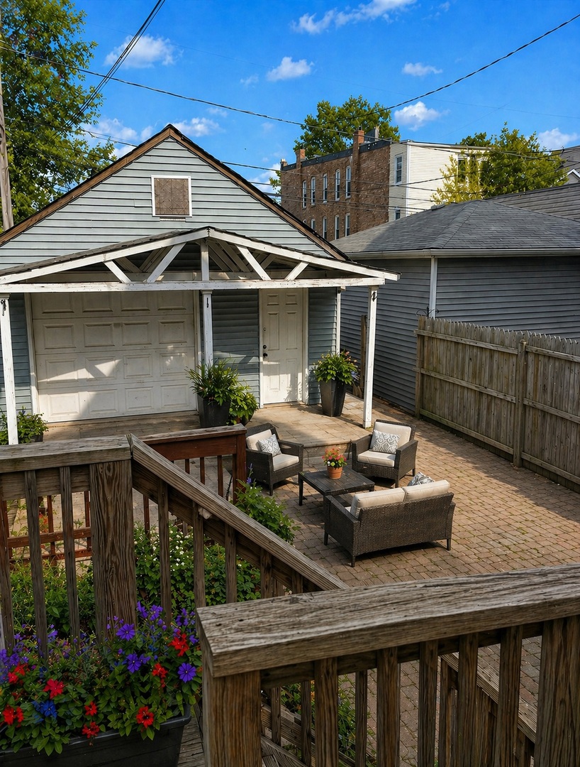 2835 N Ridgeway Avenue Unit: 2