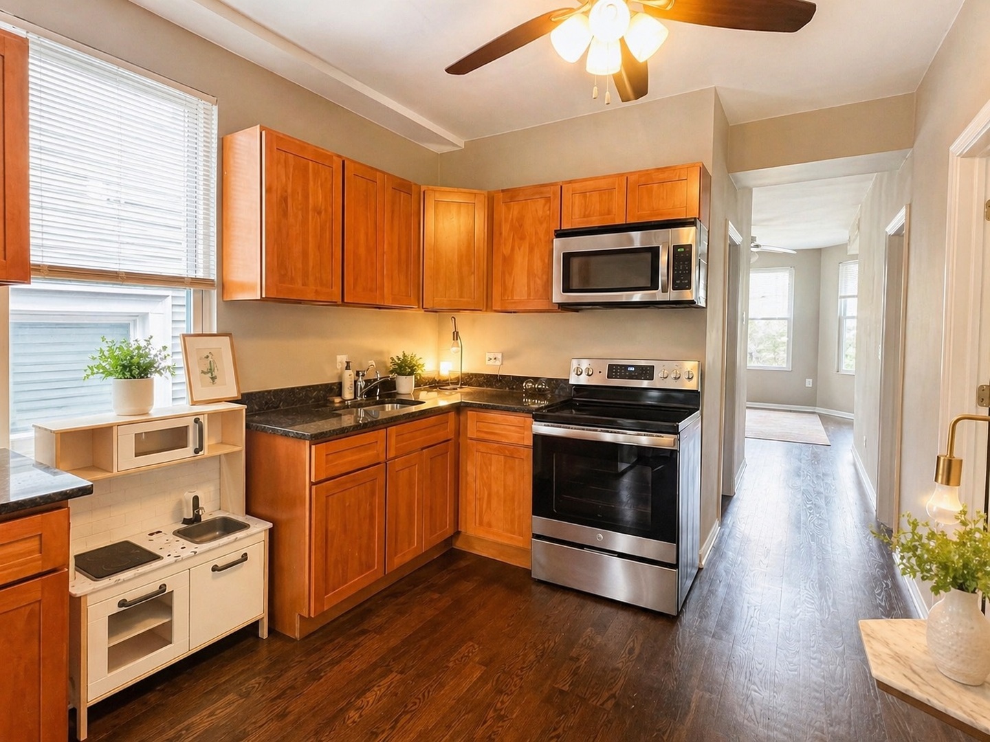 2835 N Ridgeway Avenue Unit: 2