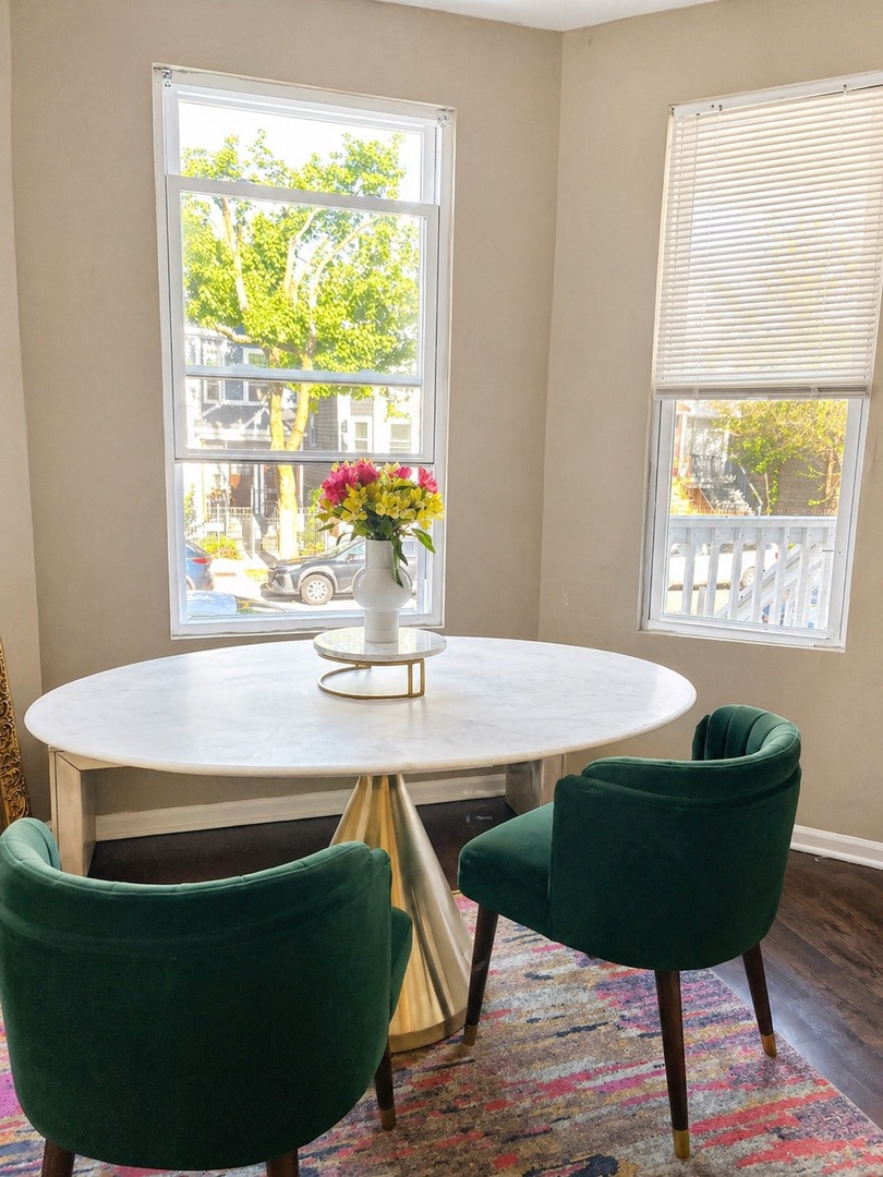 2835 N Ridgeway Avenue Unit: 2