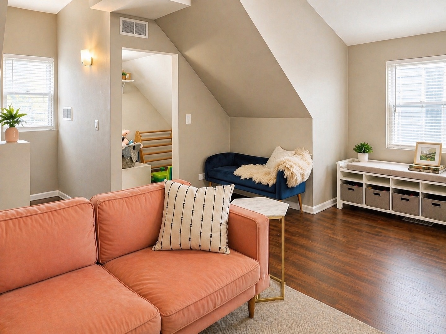 2835 N Ridgeway Avenue Unit: 2