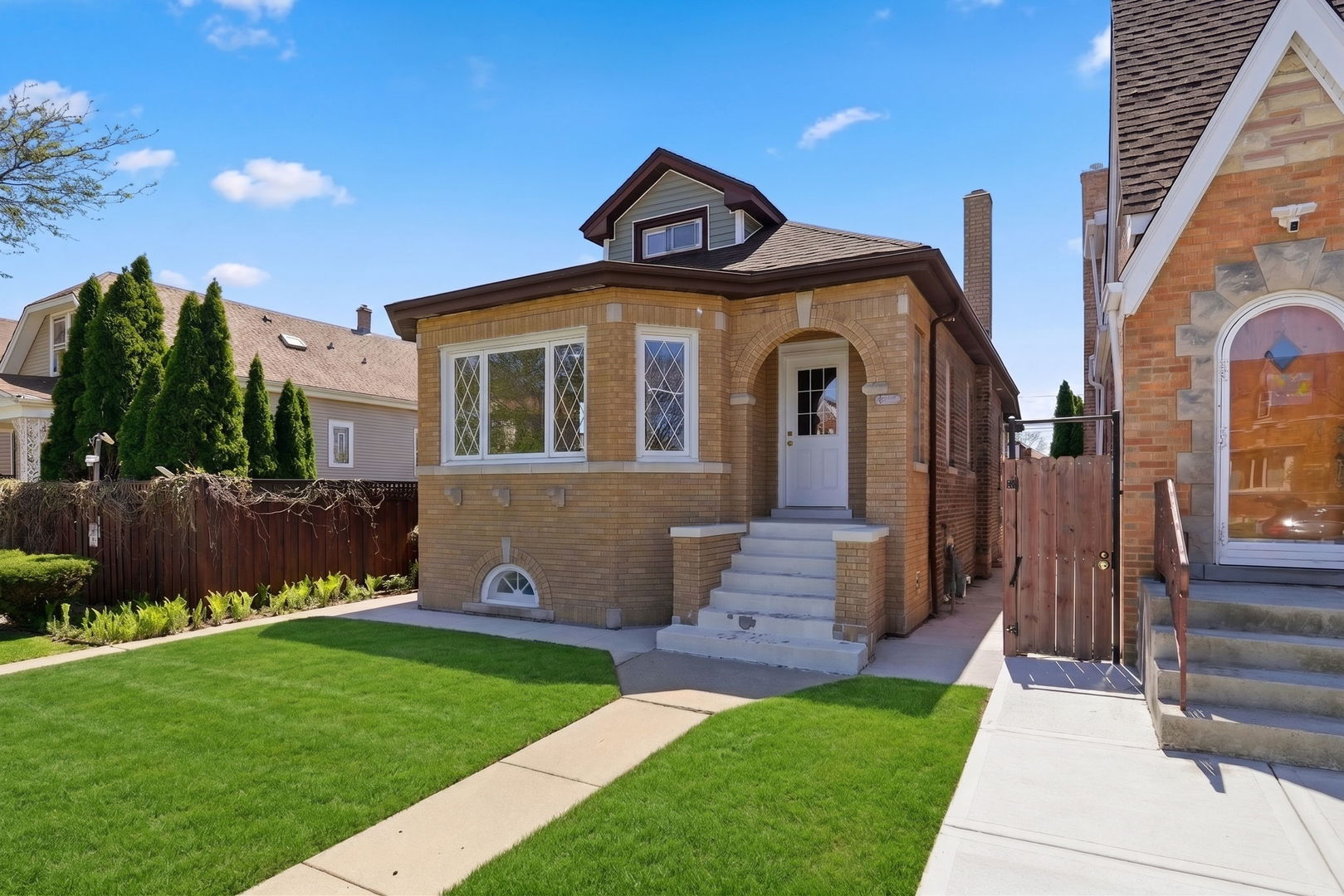 5853 W Newport Avenue