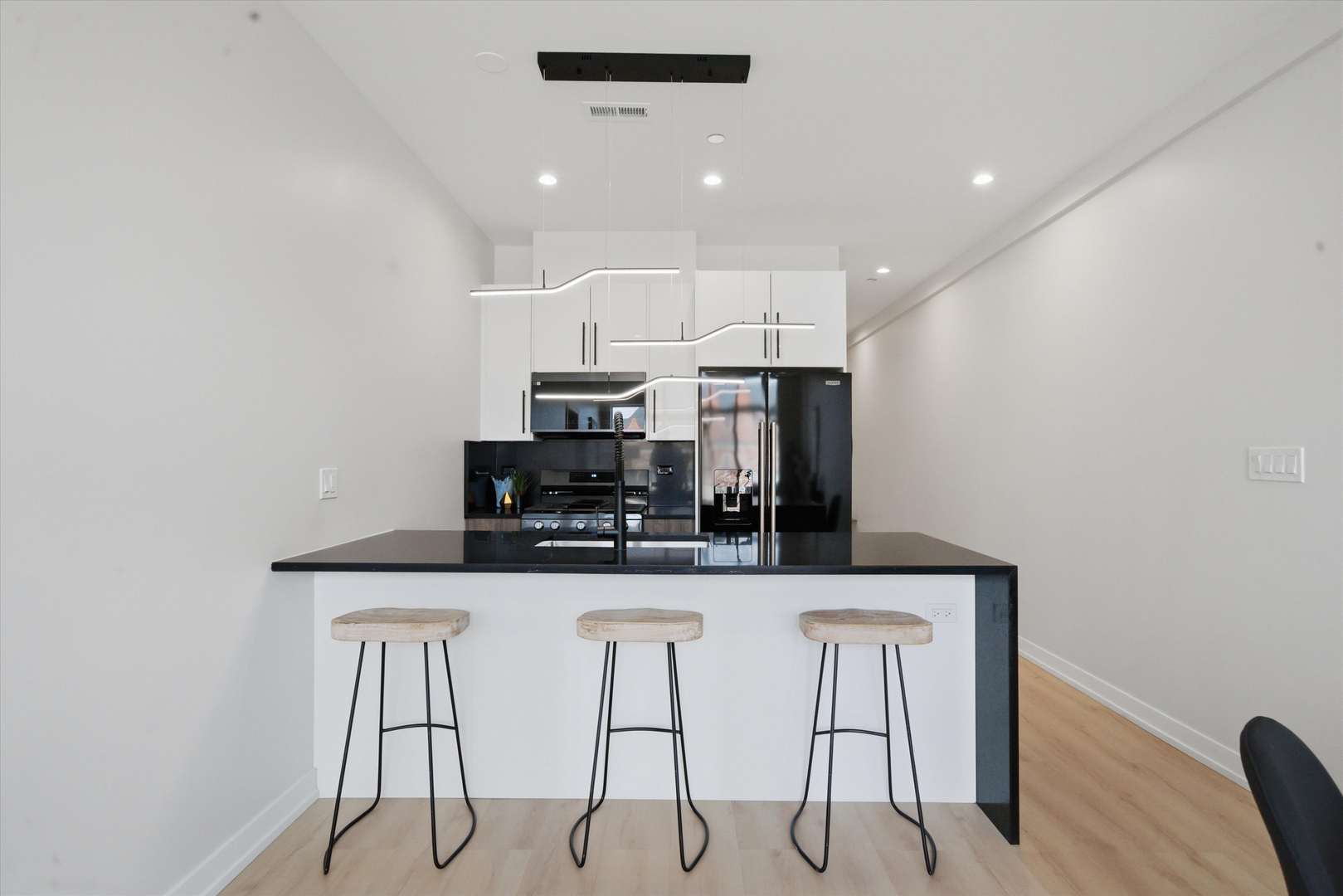 1355 N Western Avenue Unit: 3D