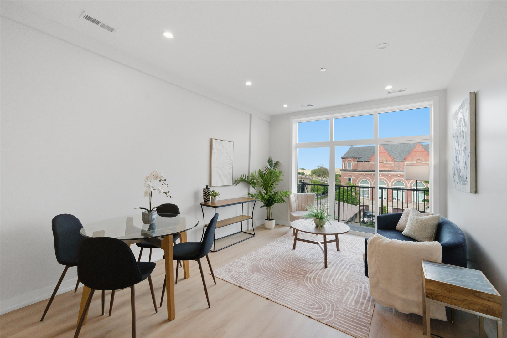 1355 N Western Avenue Unit: 3D