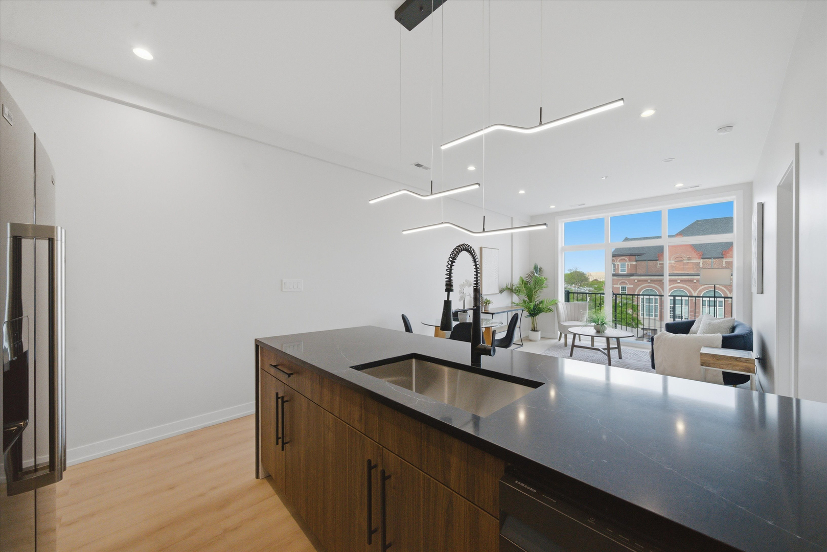 1355 N Western Avenue Unit: 3D
