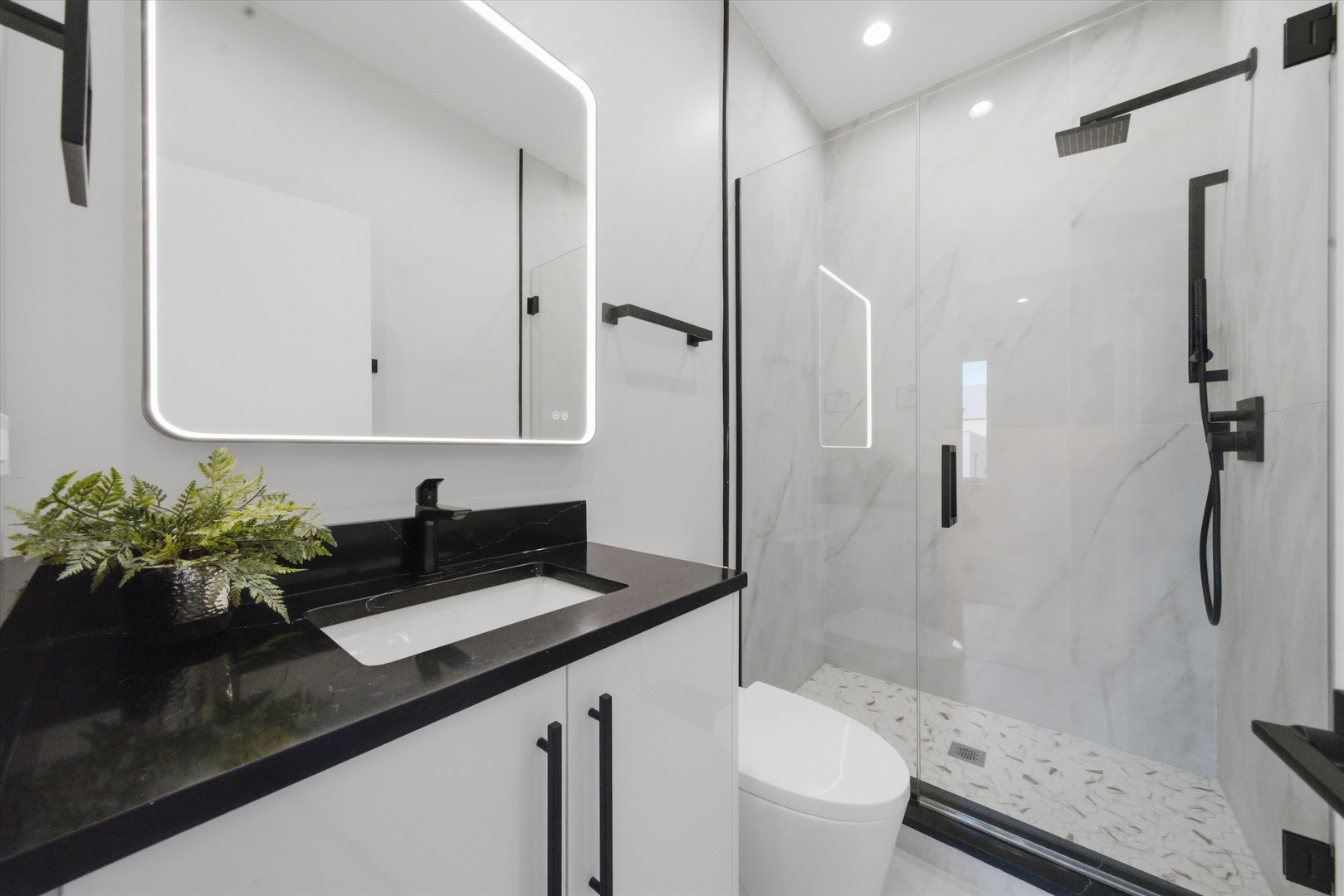 1355 N Western Avenue Unit: 3D