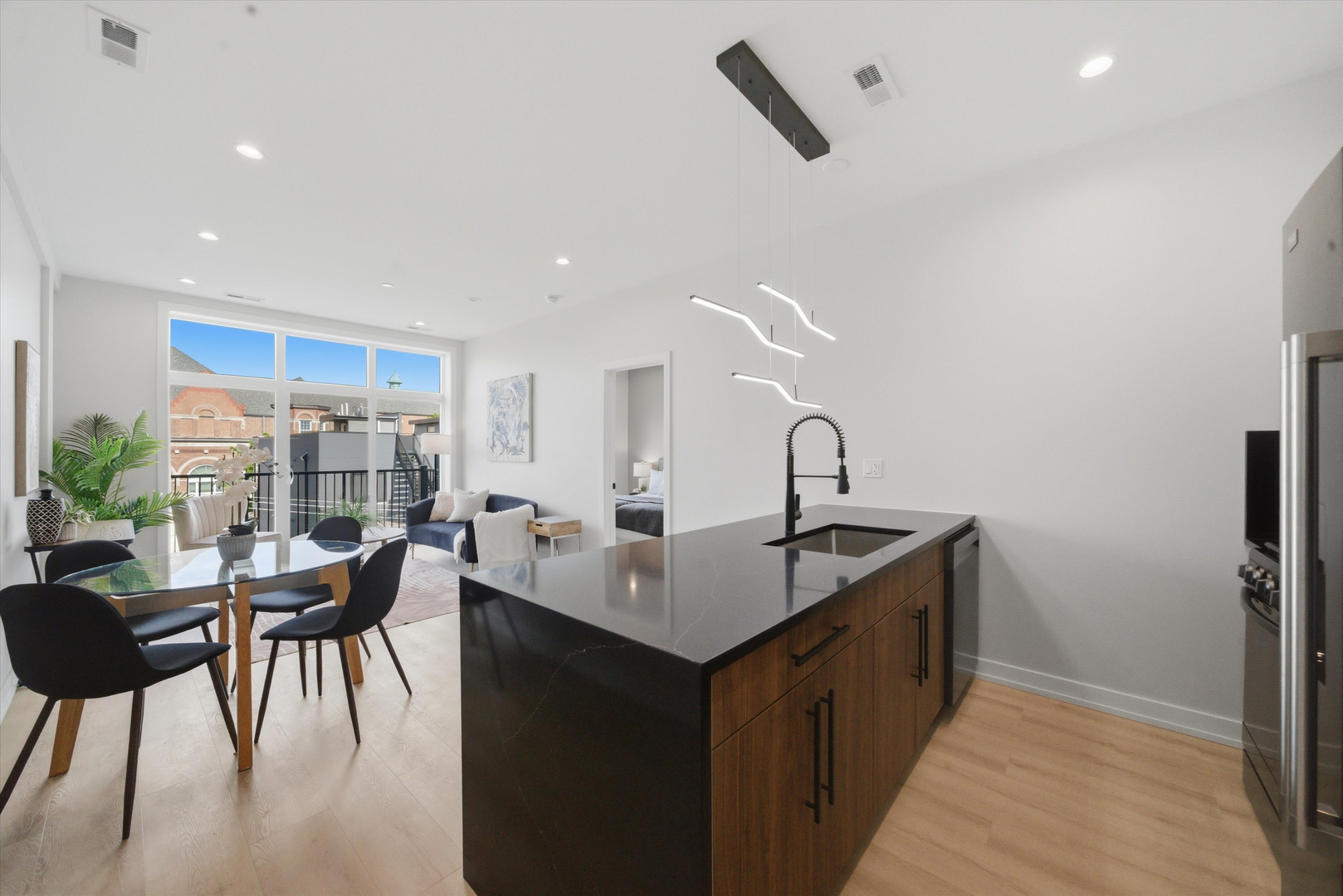 1355 N Western Avenue Unit: 3D