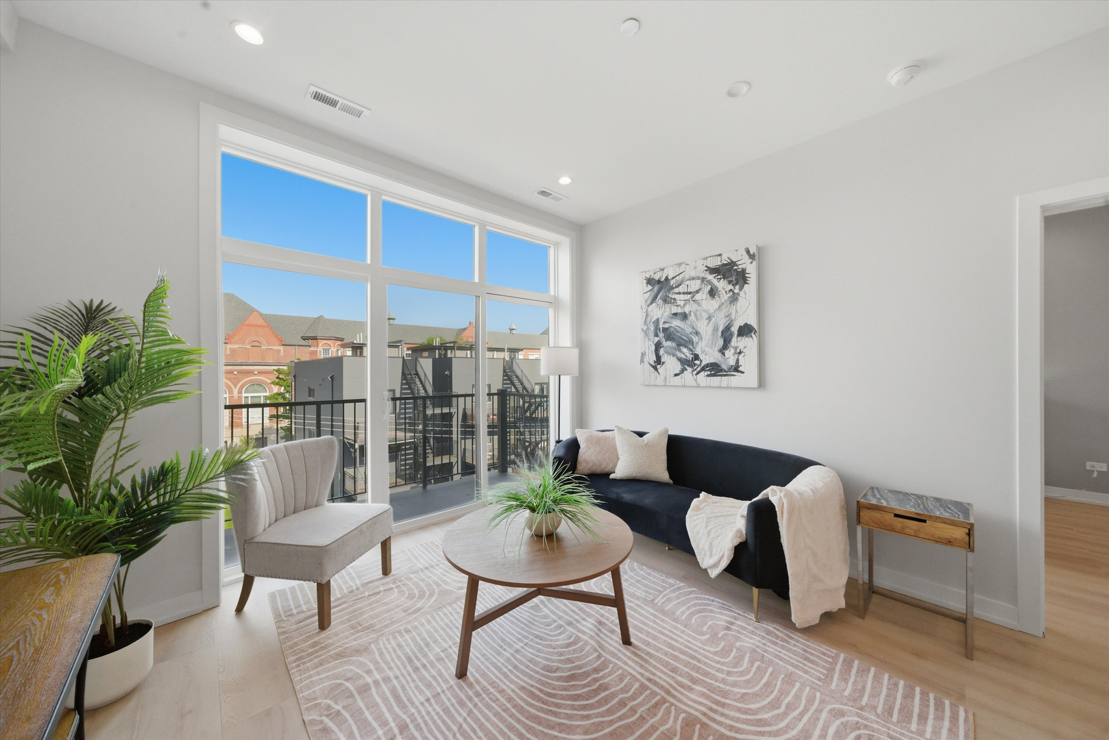 1355 N Western Avenue Unit: 3D
