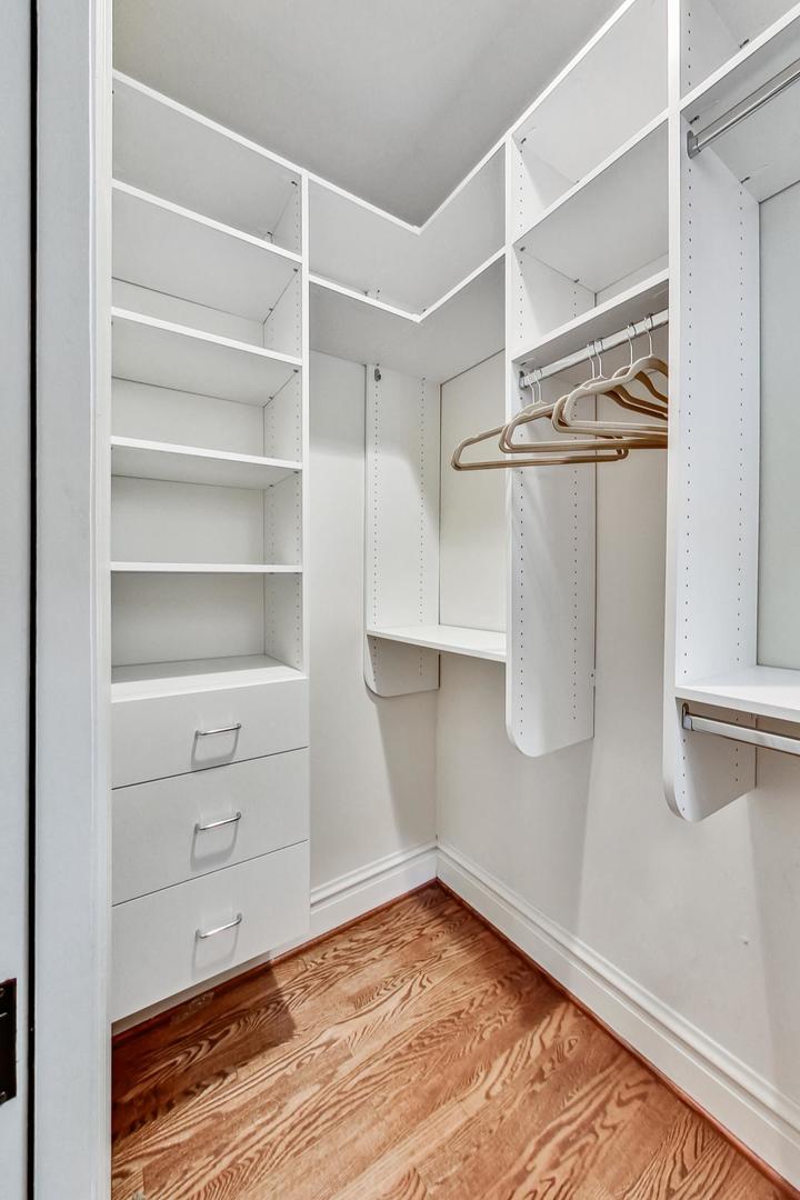 3808 N Pine Grove Avenue Unit: 3N