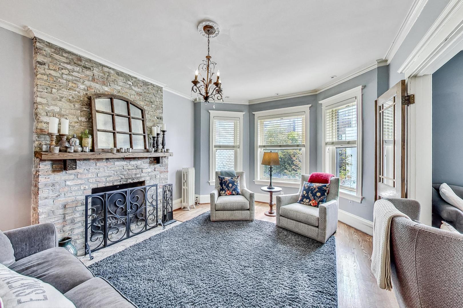 3808 N Pine Grove Avenue Unit: 3N