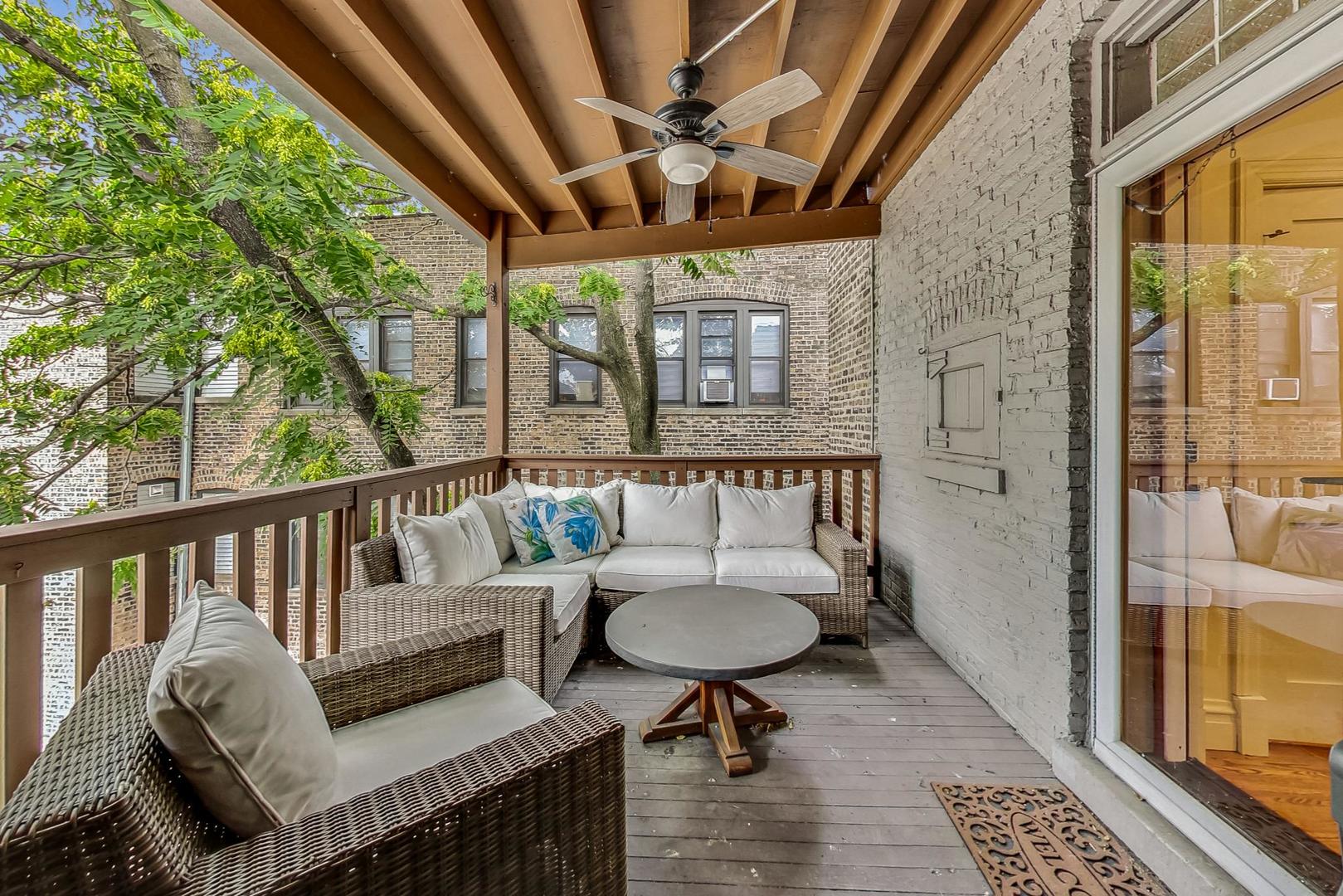 3808 N Pine Grove Avenue Unit: 3N