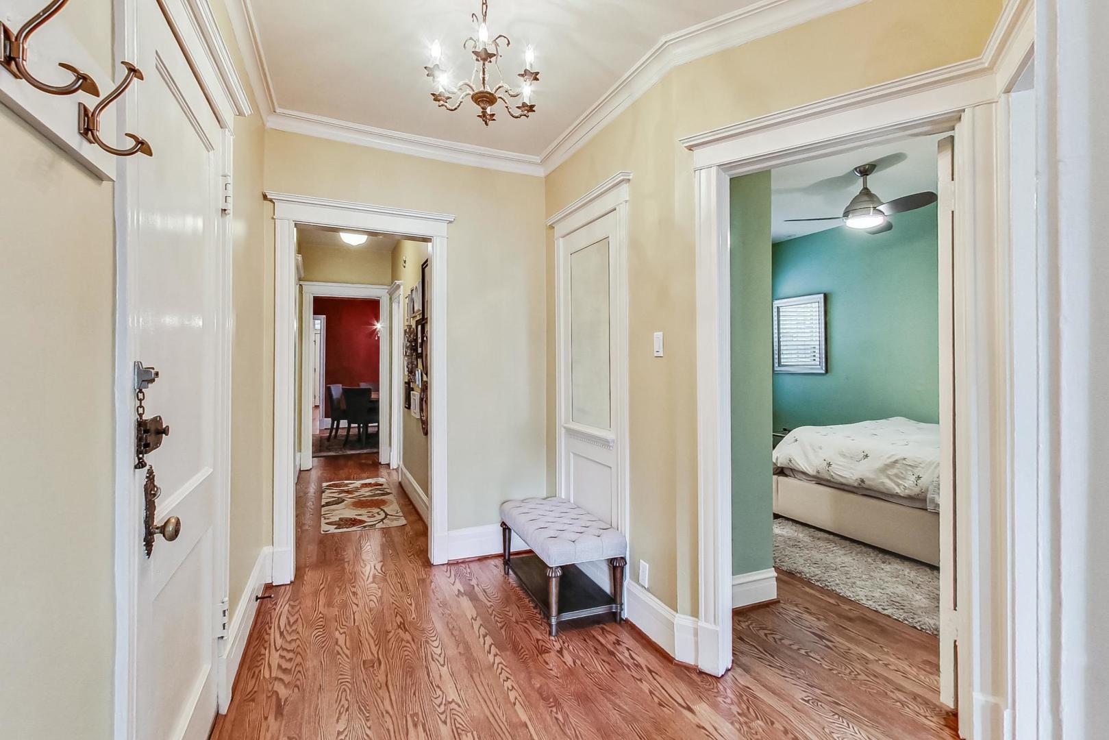 3808 N Pine Grove Avenue Unit: 3N
