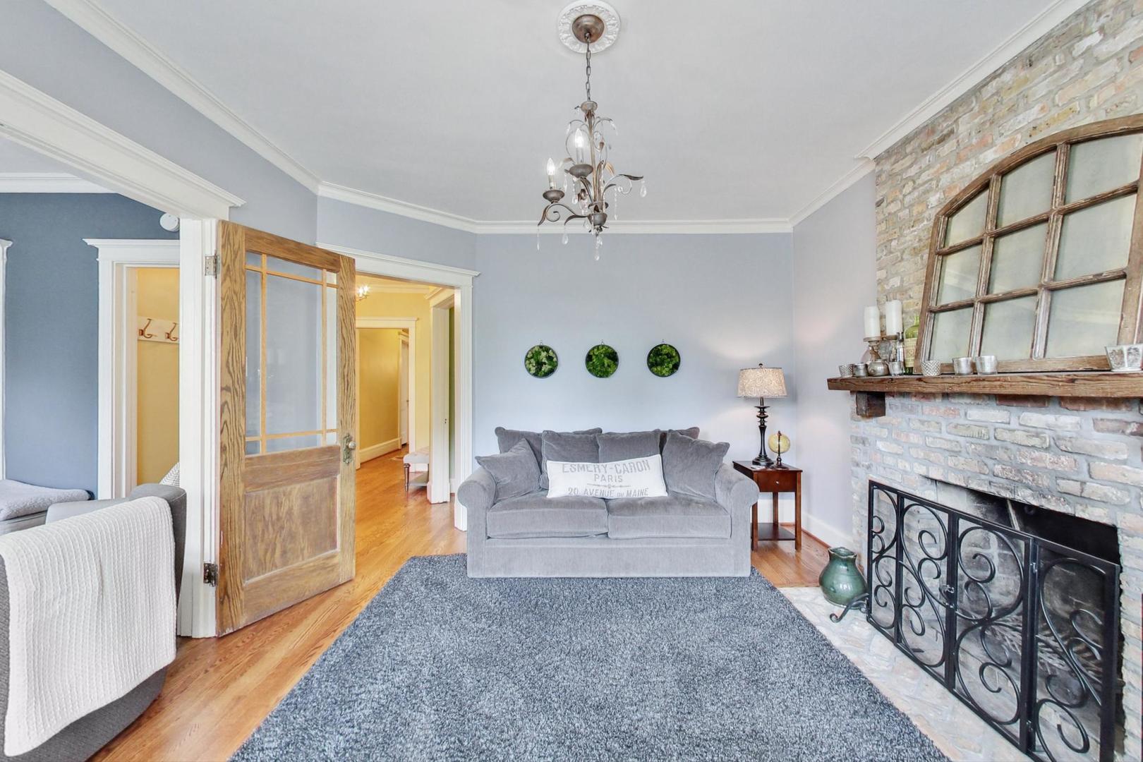 3808 N Pine Grove Avenue Unit: 3N