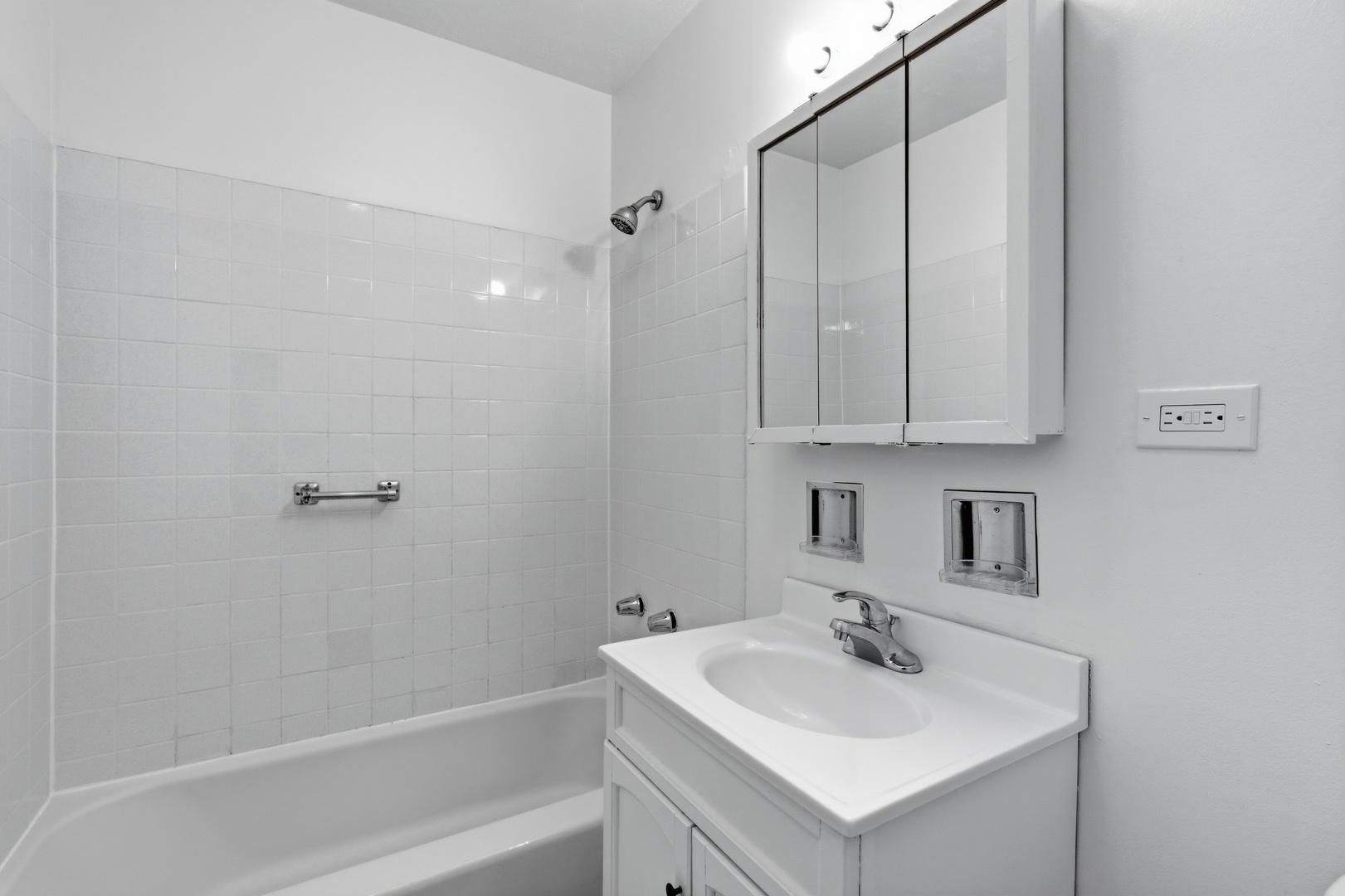 2620 N Windsor Drive Unit: 204