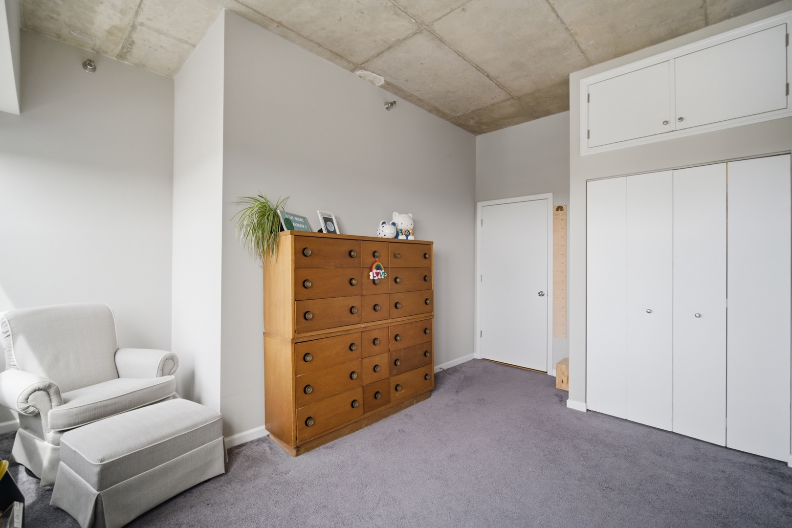 1122 W CATALPA Avenue Unit: 910