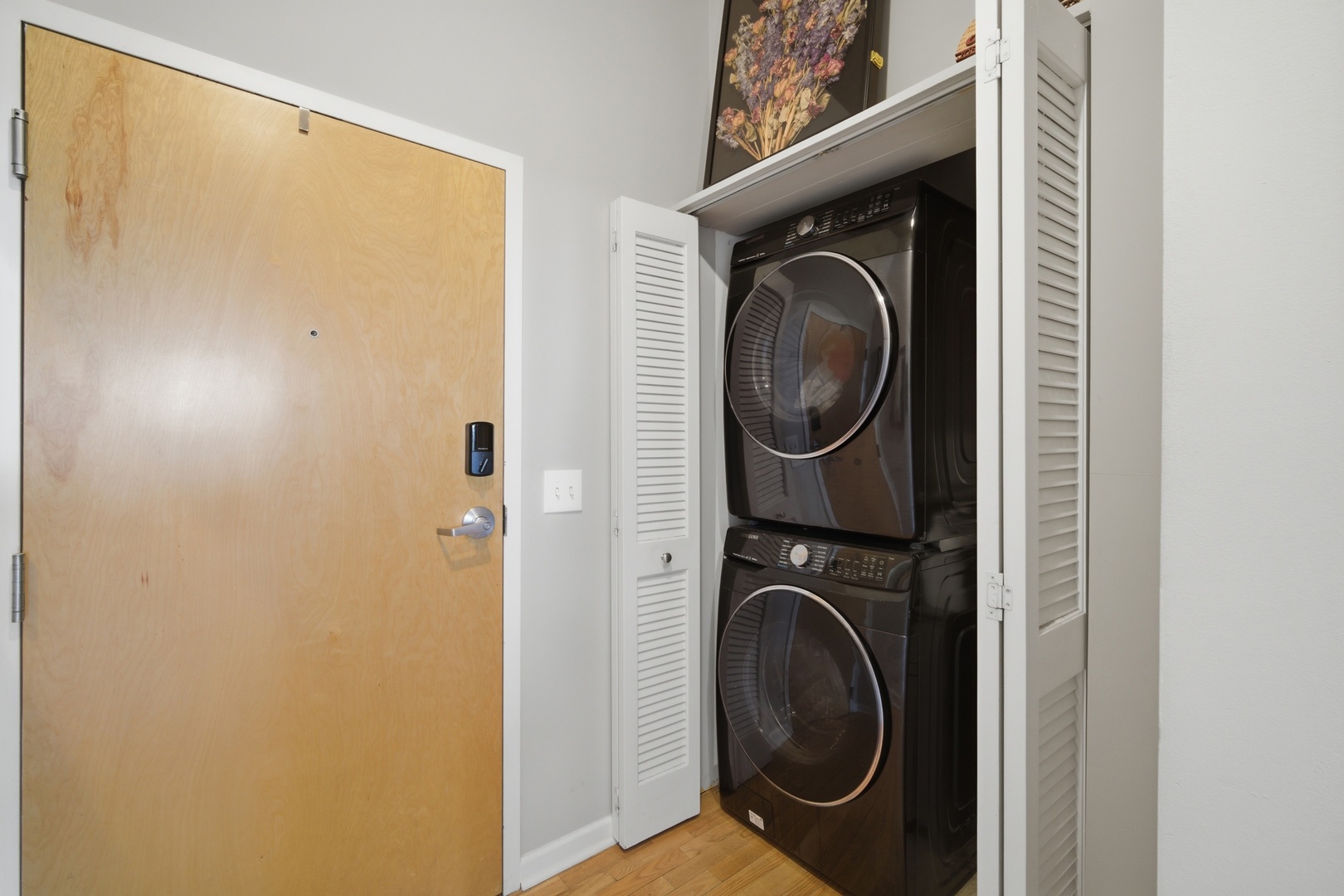 1122 W CATALPA Avenue Unit: 910