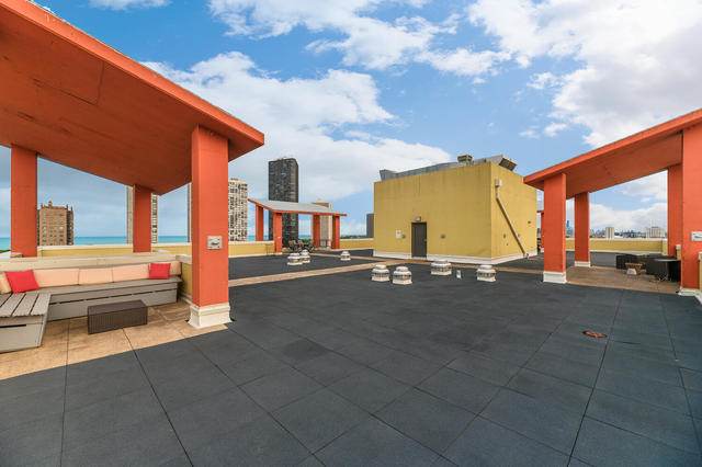 1122 W CATALPA Avenue Unit: 910
