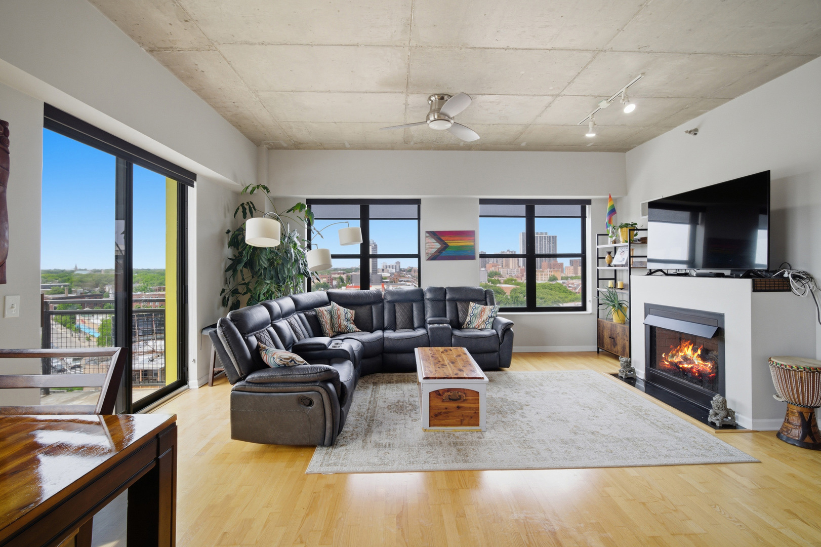 1122 W CATALPA Avenue Unit: 910