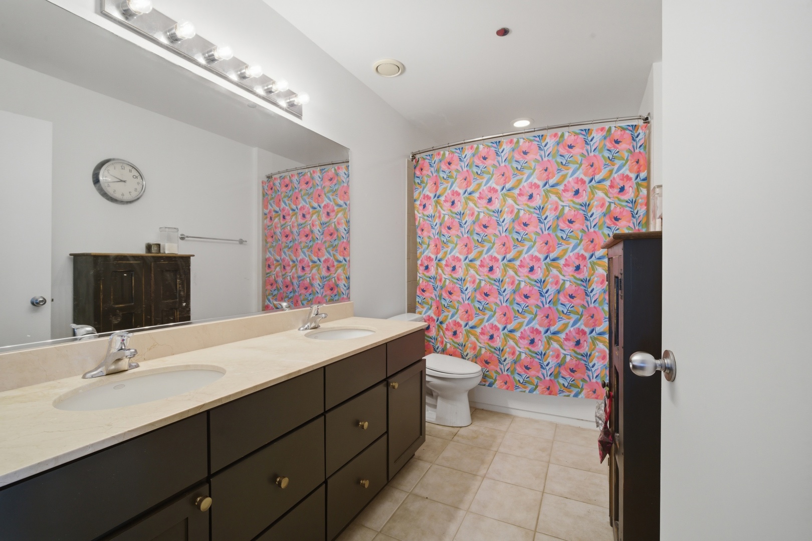 1122 W CATALPA Avenue Unit: 910