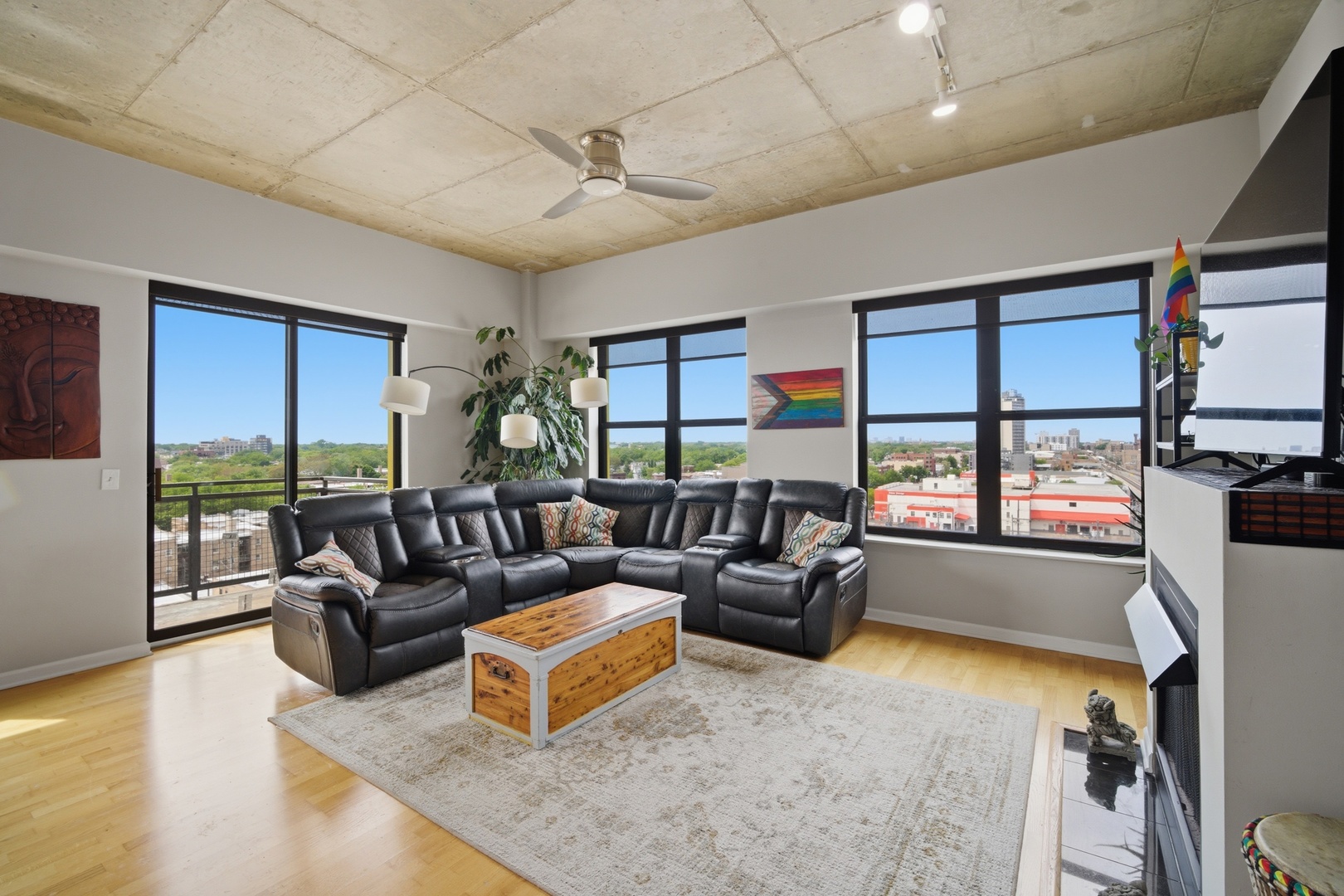 1122 W CATALPA Avenue Unit: 910