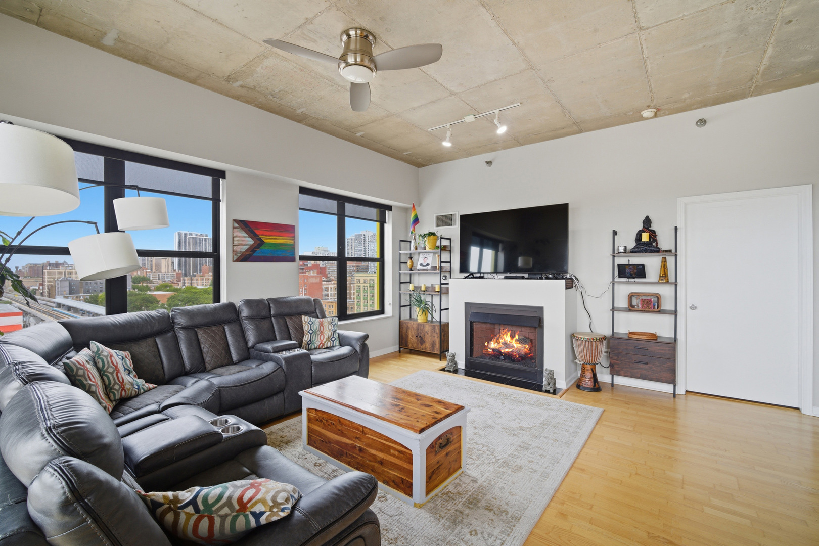 1122 W CATALPA Avenue Unit: 910