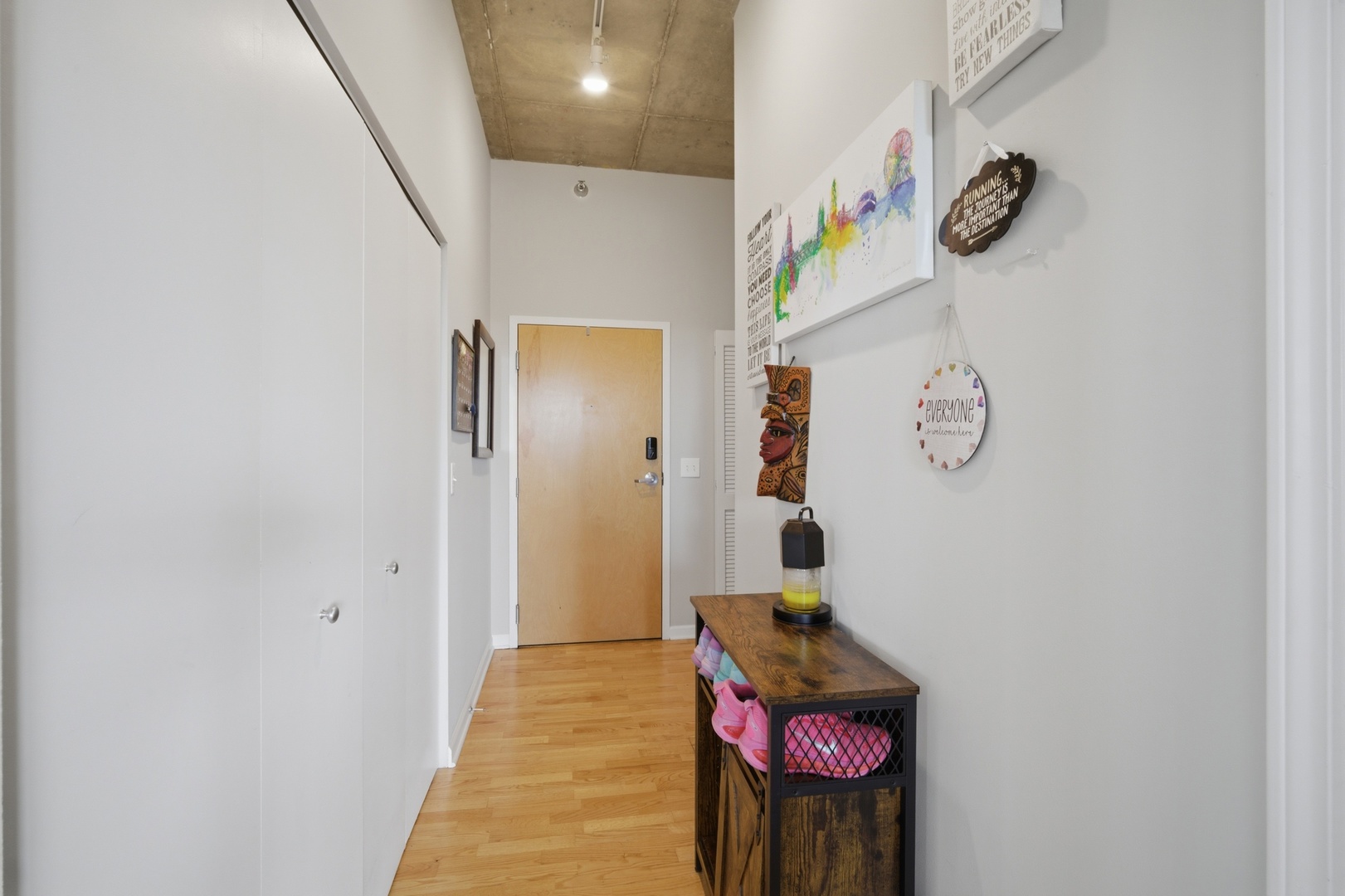 1122 W CATALPA Avenue Unit: 910