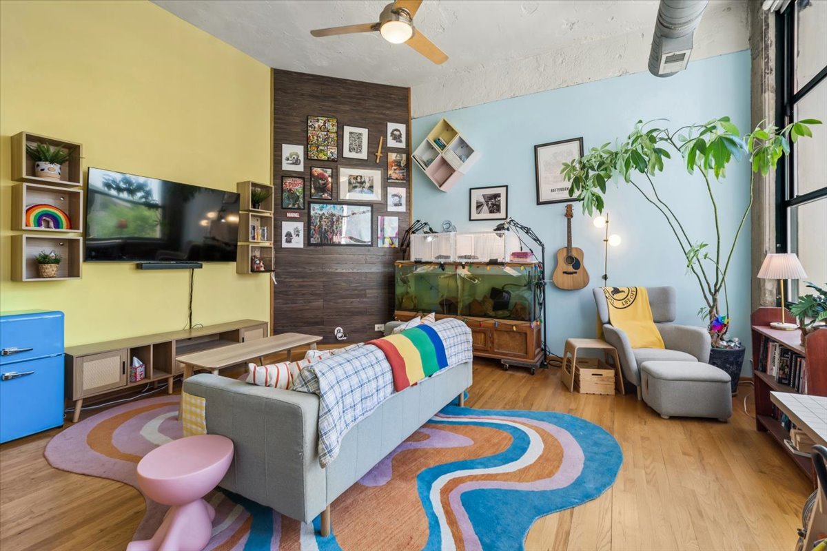 1800 W Roscoe Street Unit: 521
