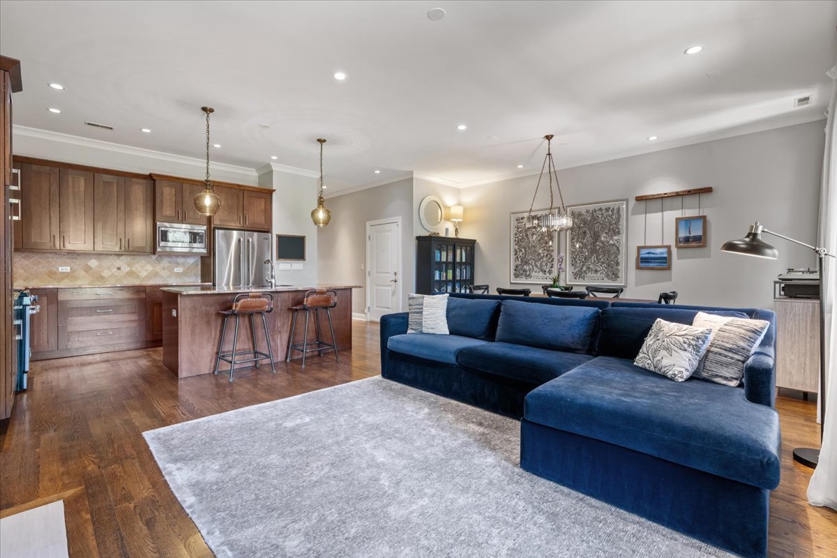 4860 N Clark Street Unit: 3S