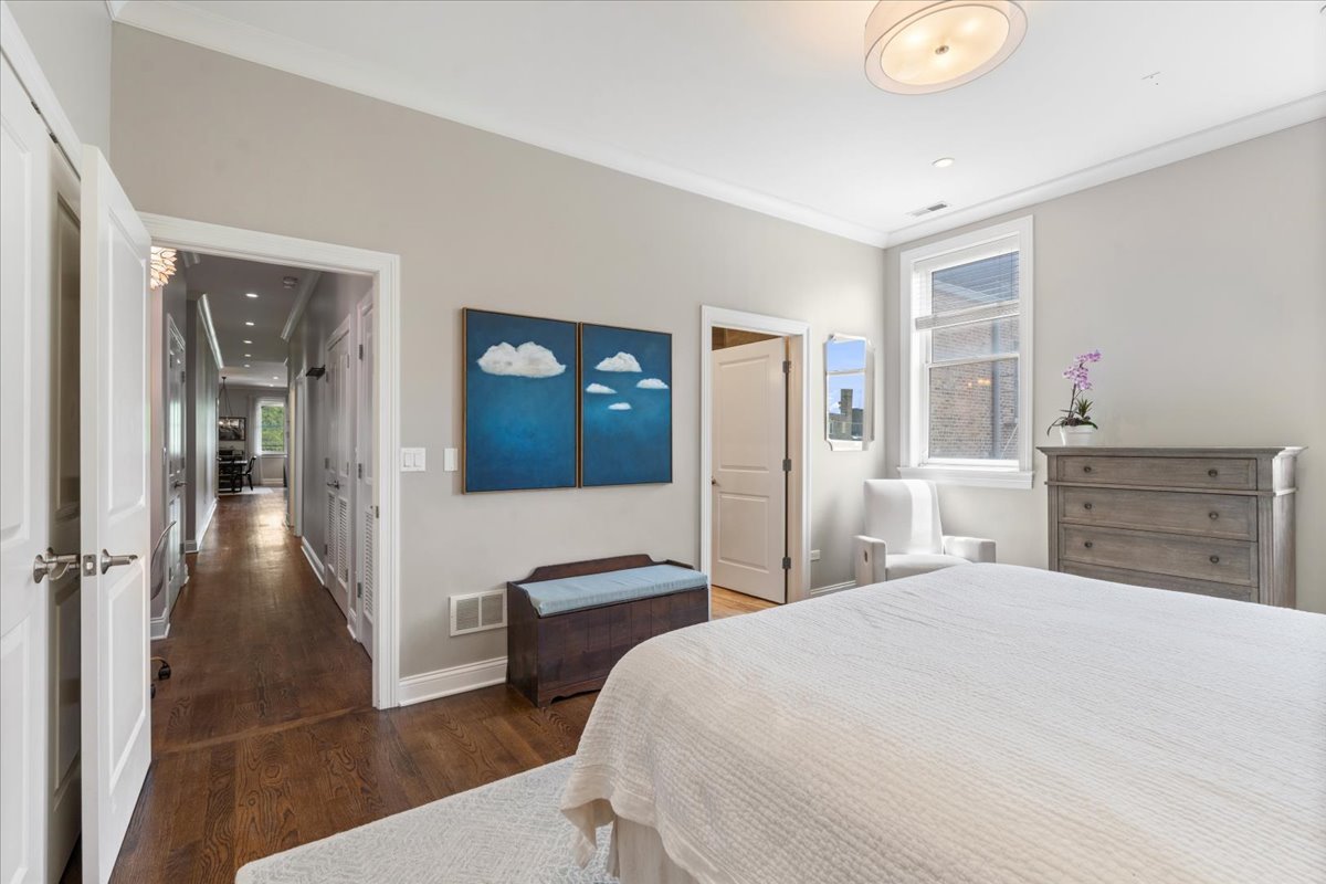 4860 N Clark Street Unit: 3S