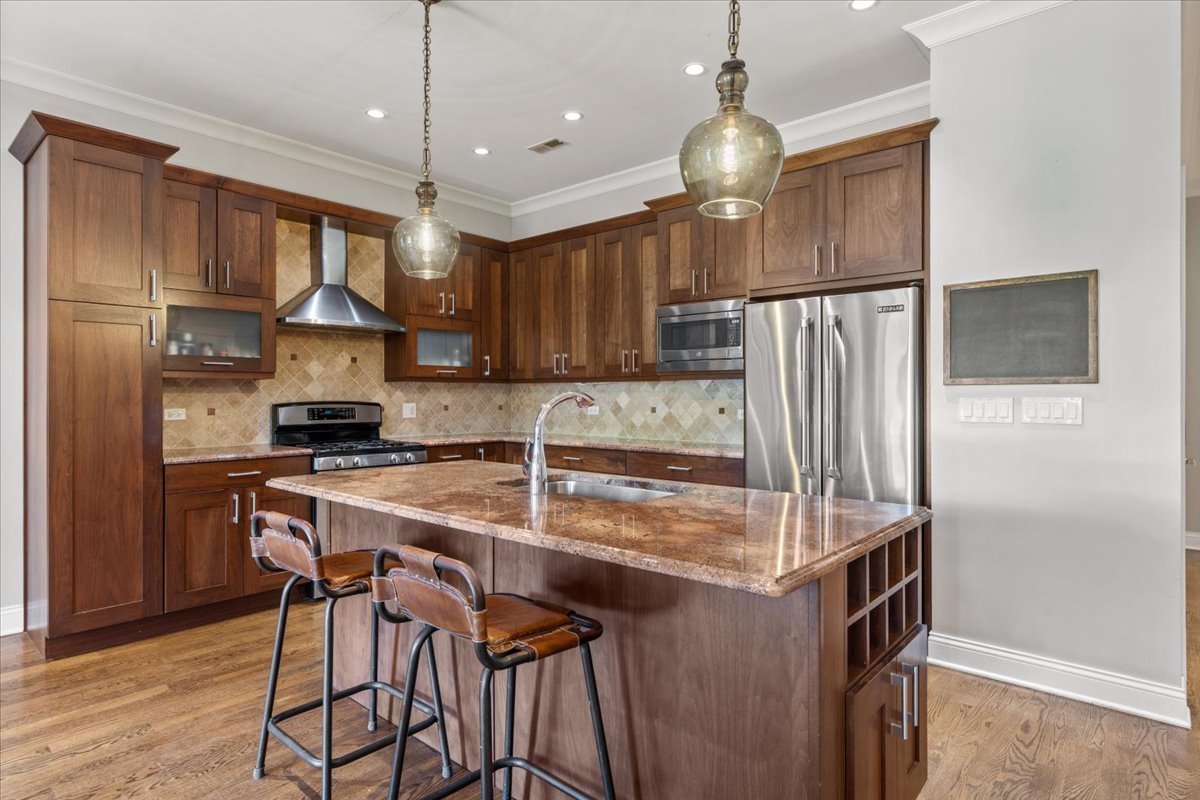4860 N Clark Street Unit: 3S