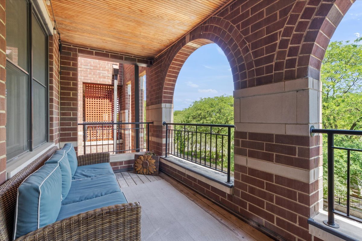 4860 N Clark Street Unit: 3S