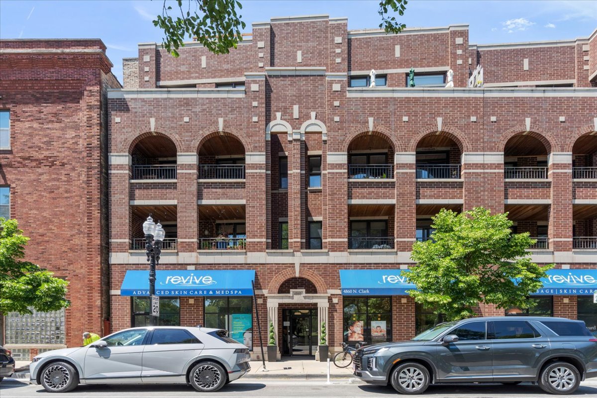 4860 N Clark Street Unit: 3S