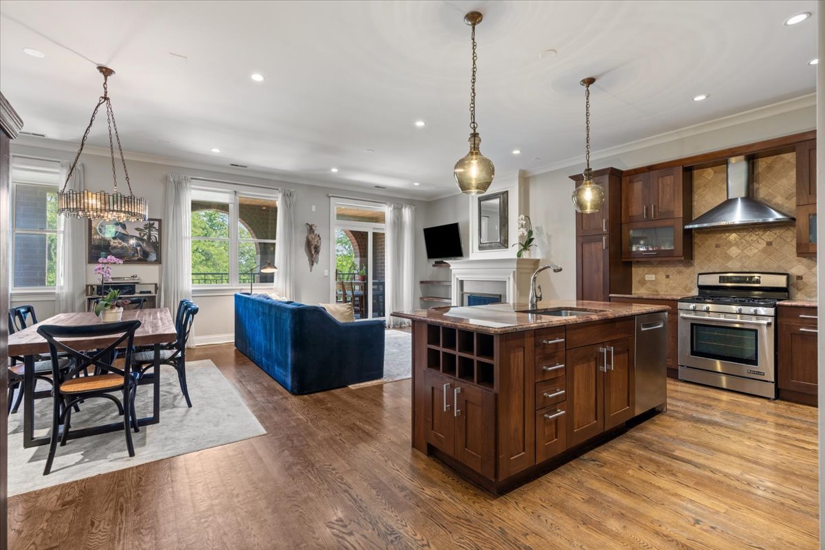4860 N Clark Street Unit: 3S