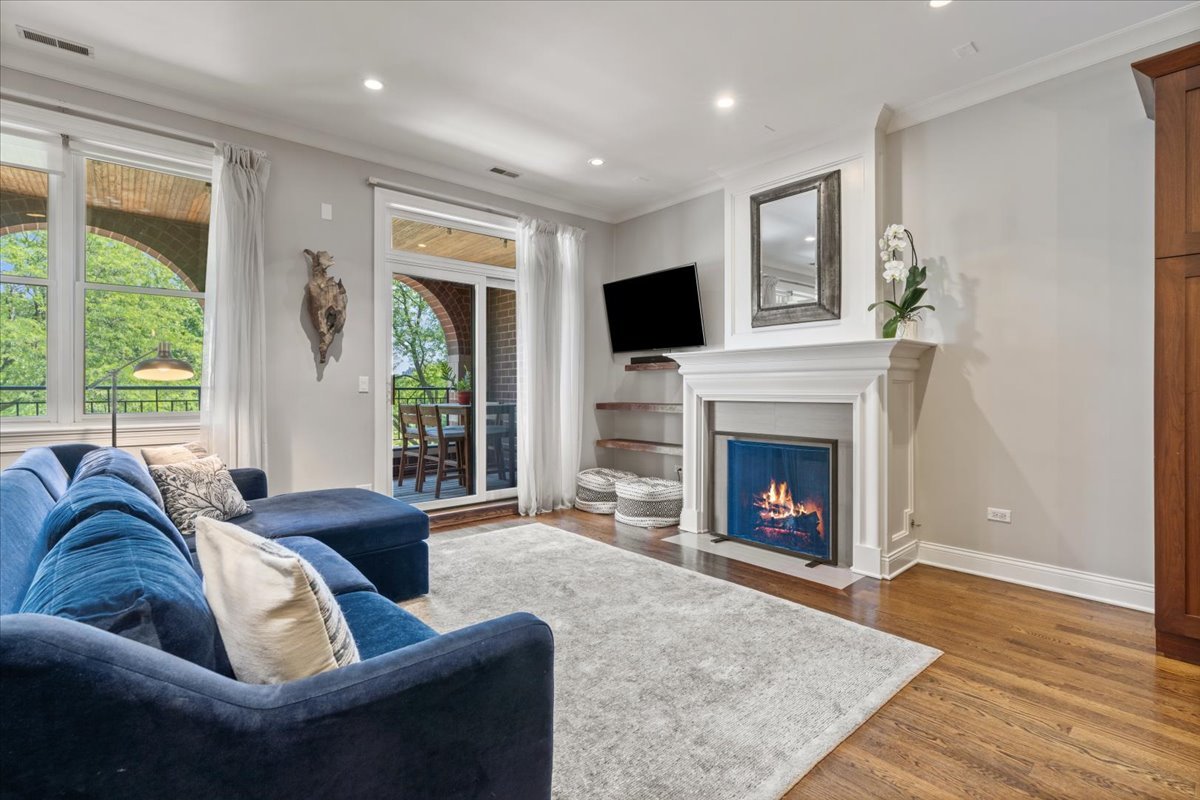 4860 N Clark Street Unit: 3S